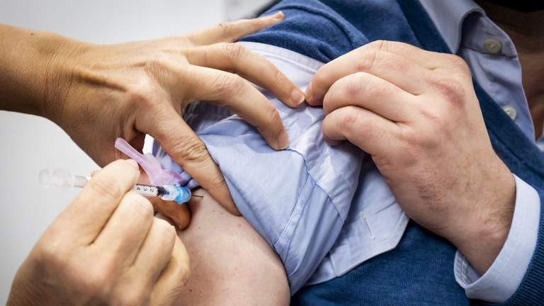 Studie toont aan: man met 134 COVID-vaccins heeft effectief immuunsysteem