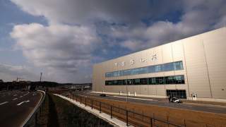 Tesla-fabriek lijdt enorme verliezen door elektriciteitspanne