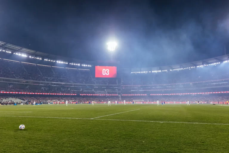 PSV boekt wonderbaarlijke Champions League-zege met drie doelpunten in slotminuten