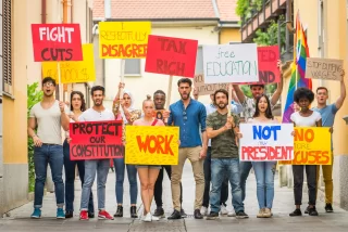 Duizenden studenten en medewerkers demonstreren in Den Haag tegen bezuinigingen