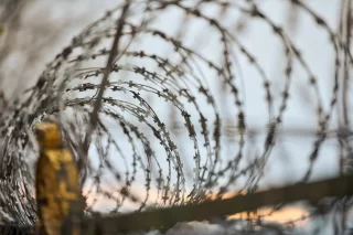 Hof verbiedt federale overheid prikkeldraad Texas langs grens te verwijderen