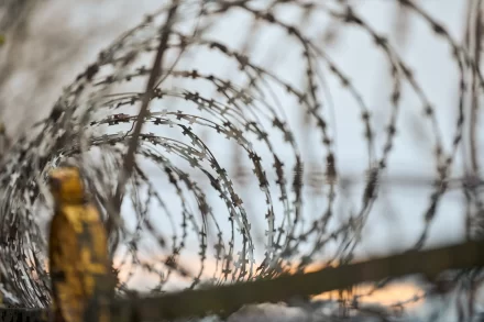 Hof verbiedt federale overheid prikkeldraad Texas langs grens te verwijderen