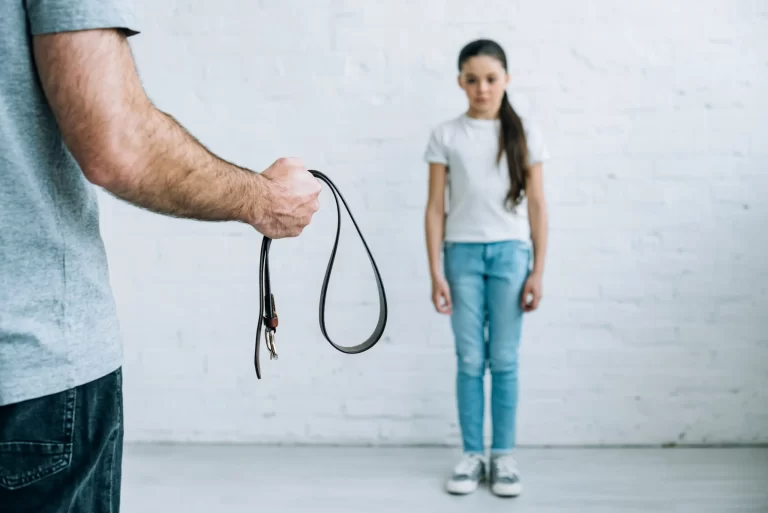 Pleegouders Vlaardingen beschuldigd van mishandeling van drie extra pleegkinderen