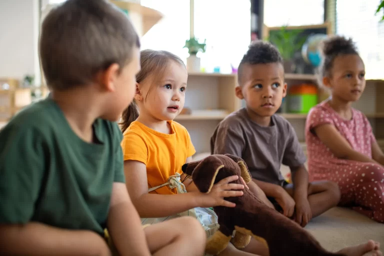 Verminderde woordenschat bij peuters en sociaal-emotionele achterstand bij baby’s na coronaperiode
