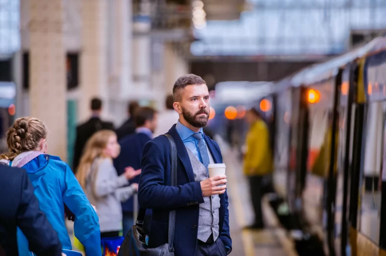 Nieuwe spoorstaking voorlopig van de baan: ProRail hervat gesprekken met vakbond