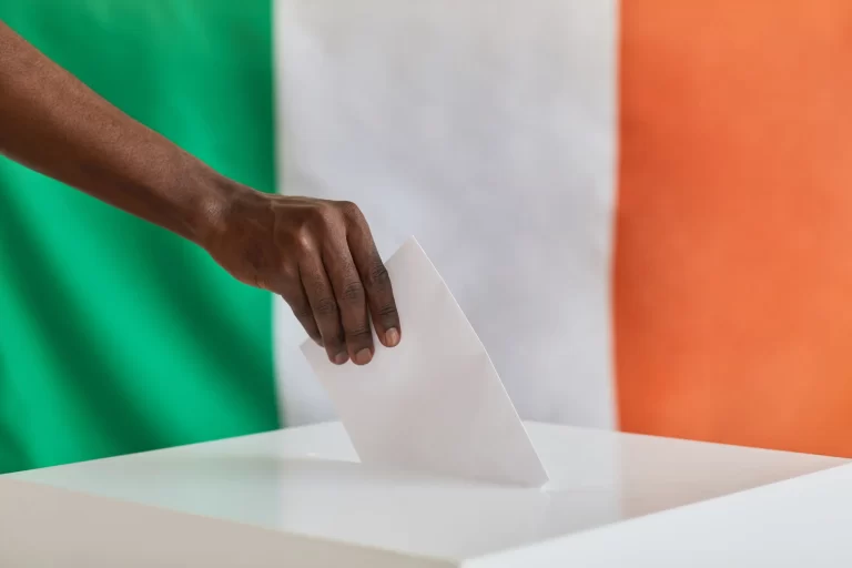 Ierse verkiezingen: groeiende spanningen ondanks afwezigheid van grote anti-immigratiepartijen