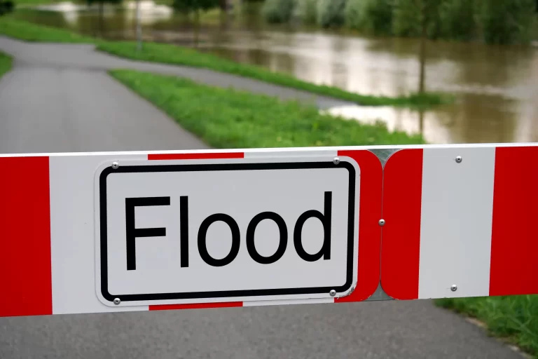 Storm Bert veroorzaakt uitzonderlijk hoge waterstanden in Friesland