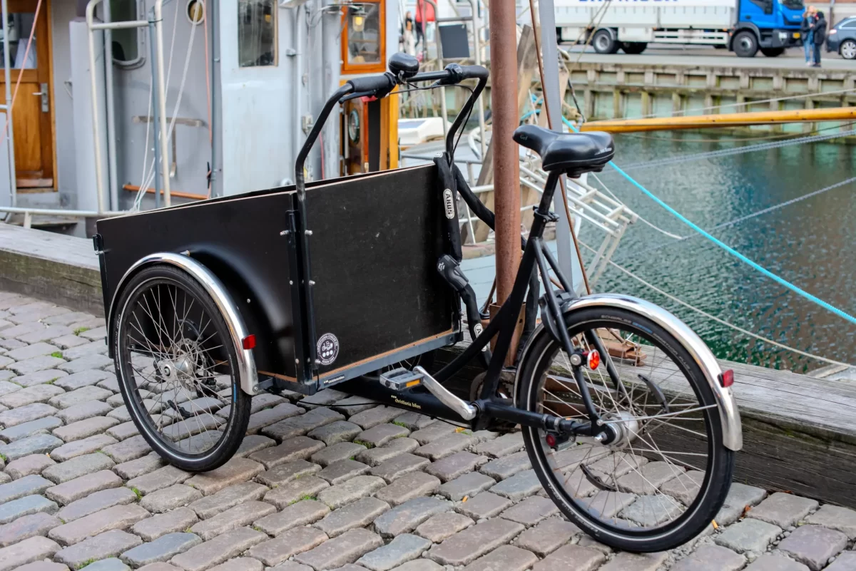 Faillissement Dreigt: Deelbakfietsenbedrijf Cargoroo Uit Straatbeeld Gehaald