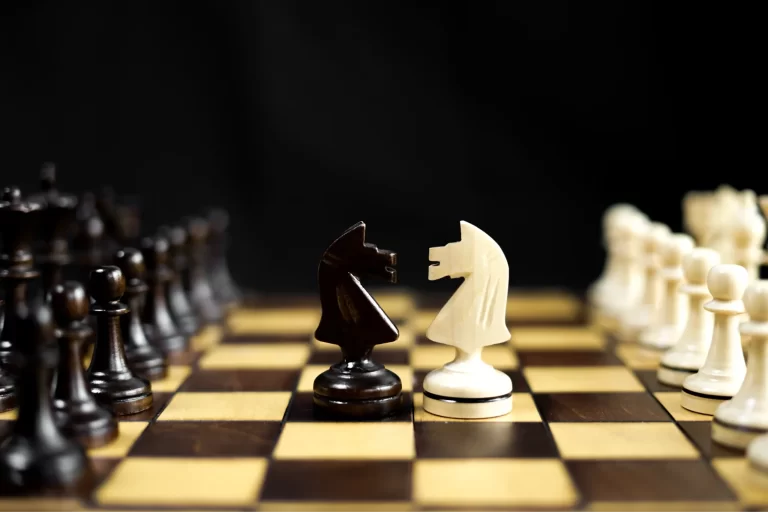 Spanning stijgt in WK-schaken: Ding en Gukesh in evenwicht