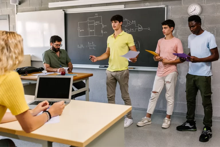 Plan om meer mannen naar het onderwijs te trekken via gerichte opleidingen