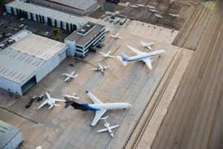 Schiphol beperkt tot 478.000 vliegbewegingen, geluidsdoelen nog niet behaald