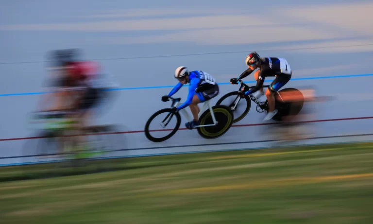 Raaijmakers Neemt Sportieve Wraak met NK-titel Koppelkoers, Vierde Goud voor Wiebes