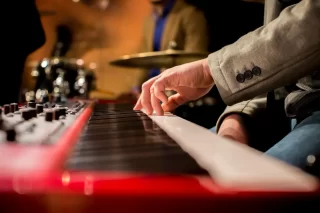 Elton John (77) verliest grotendeels gezichtsvermogen na ooginfectie