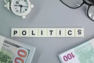 Woelig Politiek Jaar Eindigt Met Kwetsbare Coalitie