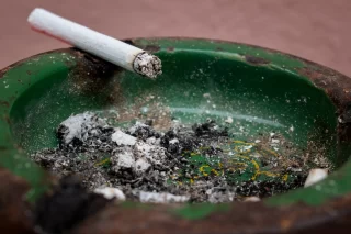 Tweede Kamer streeft naar uitgebreid rook- en vapeverbod
