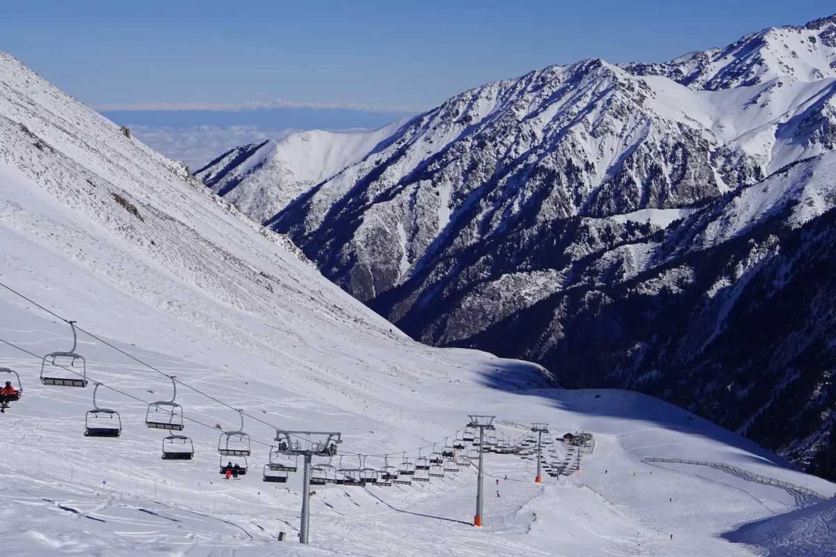 Twaalf mensen omgekomen in Georgisch skioord