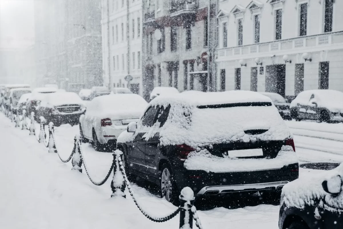 Overlast door hevige sneeuwval en stormen op de Balkan