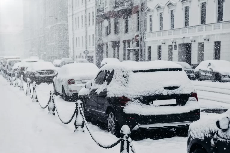 Overlast door hevige sneeuwval en stormen op de Balkan