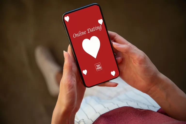 Gebruik van datingapps door militairen brengt veiligheidsrisico’s met zich mee