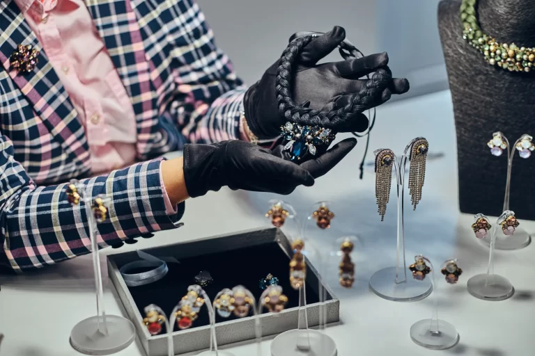 De uitdaging van fairtrade sieraden: eerste stappen naar duurzaamheid
