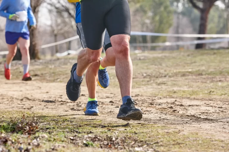 Tesfu en Van den Berg Triomferen bij Sylvestercross in Soest
