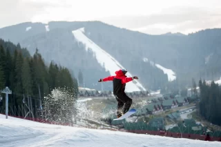 Snowboardster Dekker behaalt brons bij Wereldbekerwedstrijd in Bansko