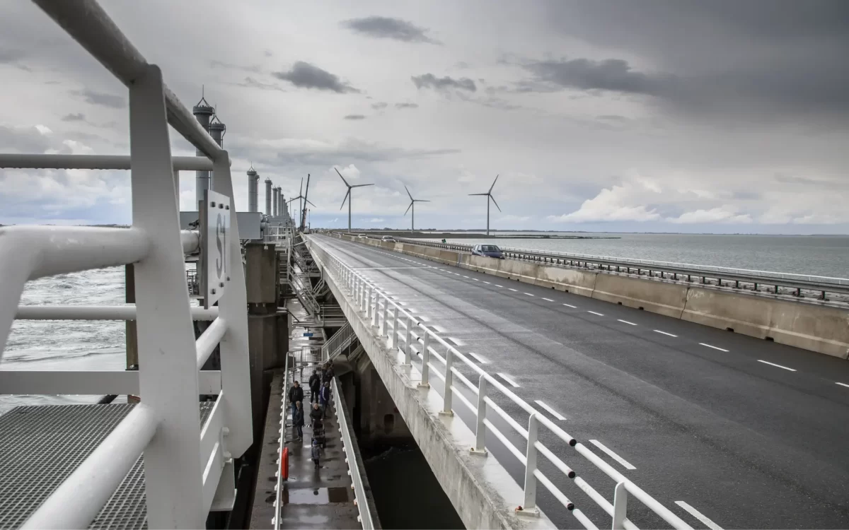 Test Mini-Oosterscheldekering: Kosten Klimaatverandering Vallen Mee