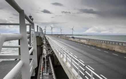 Test Mini-Oosterscheldekering: Kosten Klimaatverandering Vallen Mee