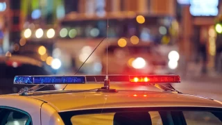 Politieachtervolging in hoogvliet eindigt met schoten en twee gewonden