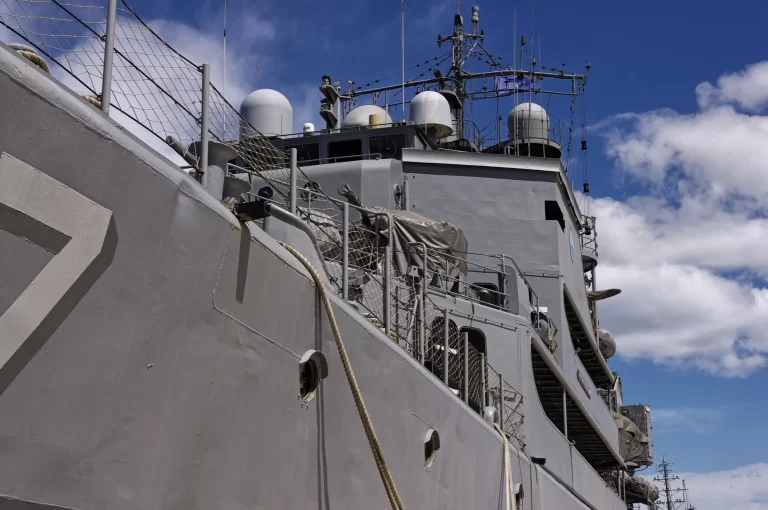 Nederlandse marine escorteert zes verdachte Russische schepen op de Noordzee