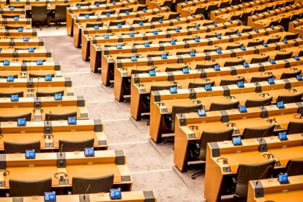Spanning stijgt over Raad van State-advies over asielwetten van Faber