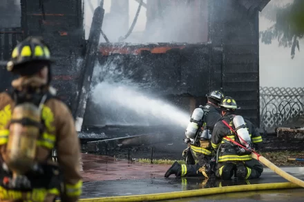 Politie onderzoekt dode bij woningbrand in Drachten
