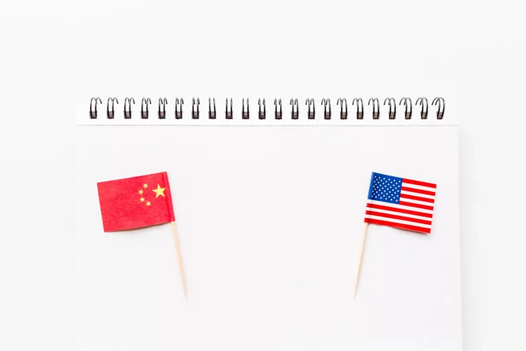 Trump geeft 90 dagen heffingspauze aan tientallen landen, maar verhoogt druk op China